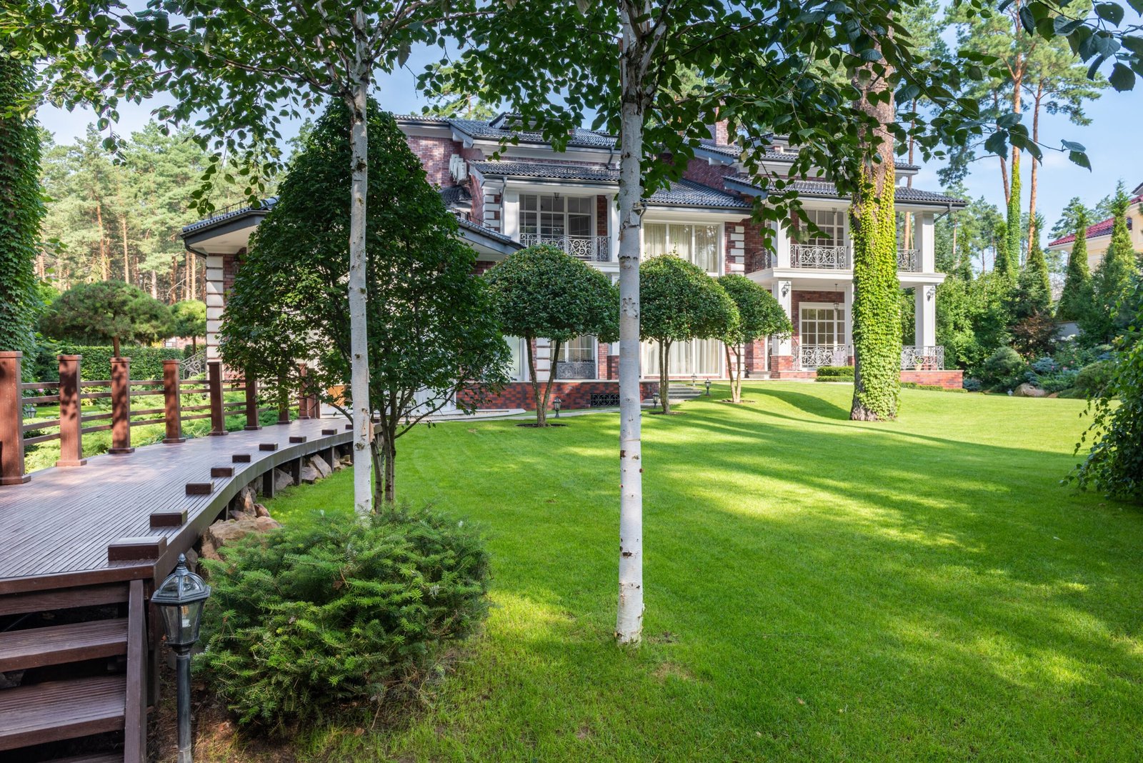 decord garden yard